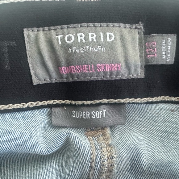 Torrid Bombshell Skinny Premium Stretch High-Rise Jean - Picture 7 of 8